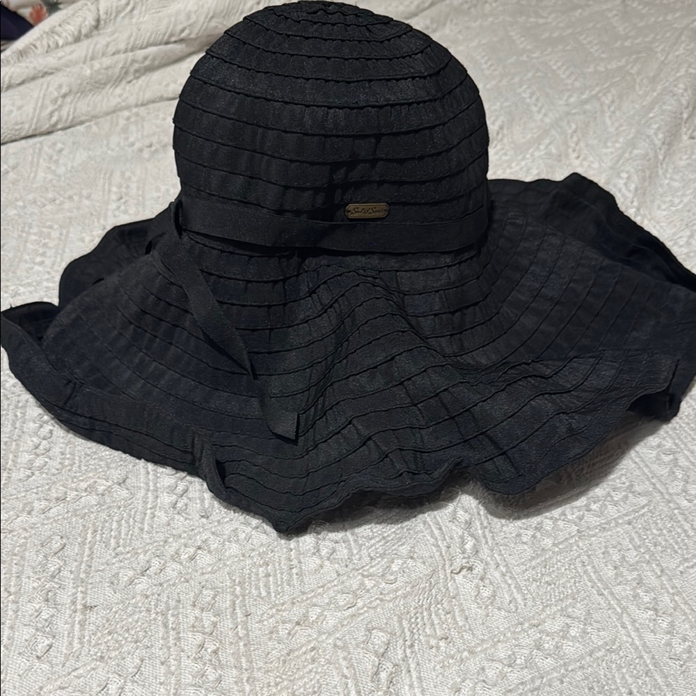 Black Quilted Bucket Hat with Geometric Design